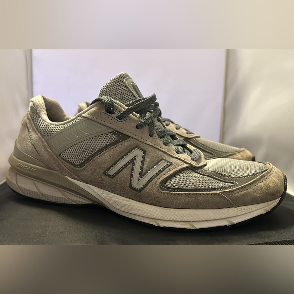 New Balance 990v5